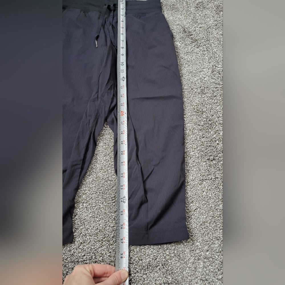 Lululemon Dance Studio Cropped Jogger Pant LIKE NEW size 2 - Picture 9 of 13